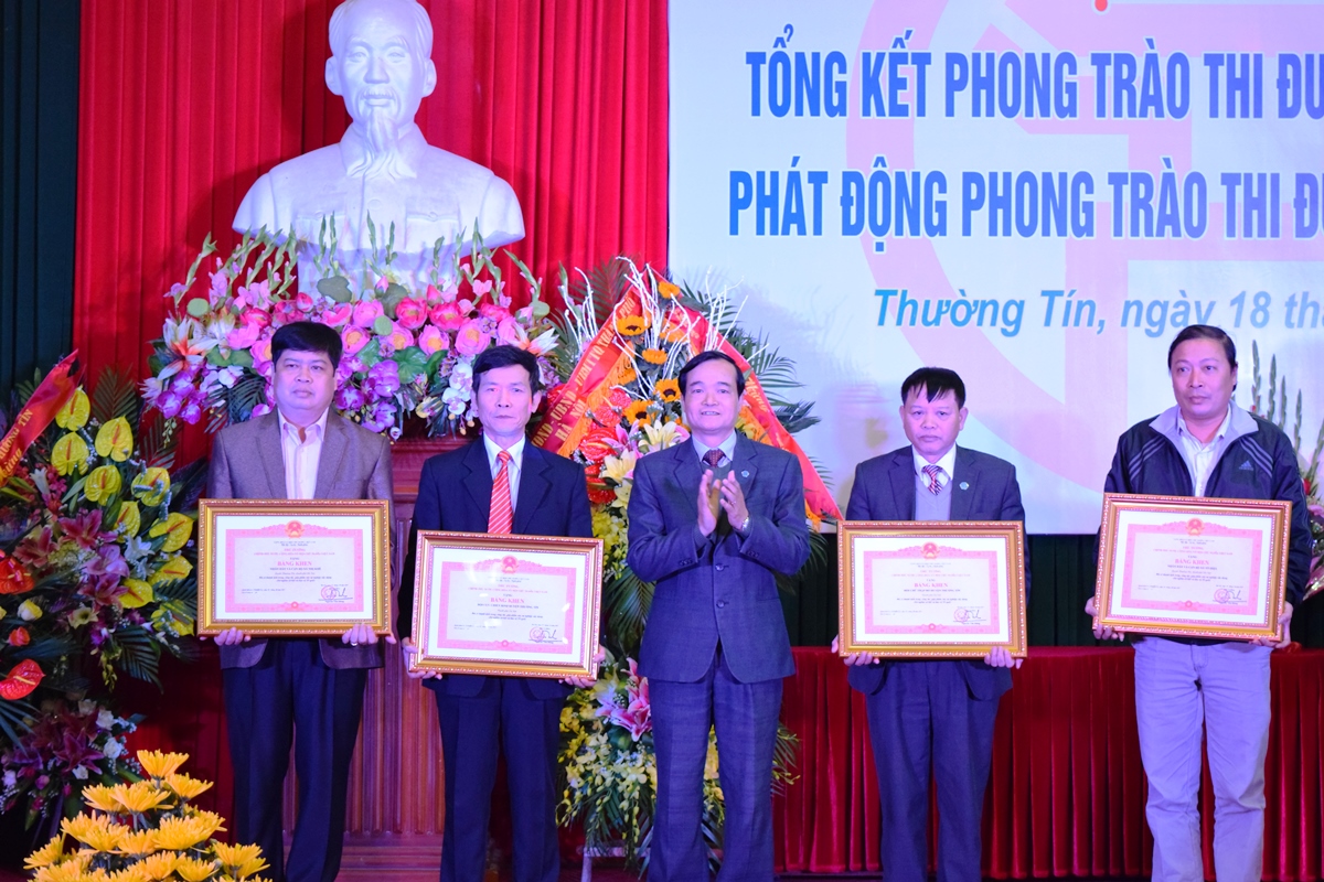 Ha Noi - Huyen thuong tin tong ket phong trao thi dua yeu nuoc 2015 - 1